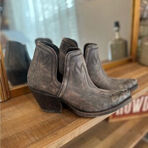 Women’s Ariat Dixon Booties